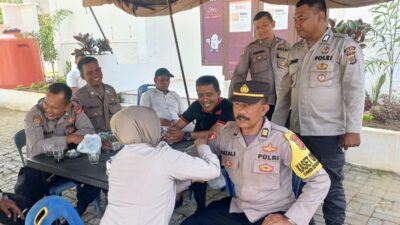Sie Dokkes Polres Aceh Besar Periksa Kesehatan Petugas Pengamanan di Kantor KIP