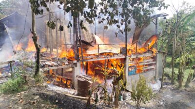Rumah Kontruksi Kayu di Pasie Lubuk Hangus Terbakar