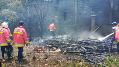 Pondok Singgahan di Limpok Ludes Terbakar