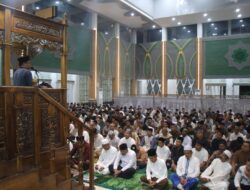 Malam Pertama Ramadhan, Kapolda Aceh Shalat Tarawih Di Masjid Babuttaqwa Polda Aceh