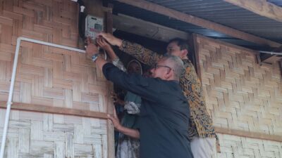 Warga Alue Gintong Aceh Besar Terima Sambungan Listrik Gratis Program Light Up The Dream