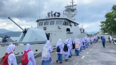 Ratusan Pelajar dan Masyarakat Sabang Antusias Kunjungi Kapal Perang