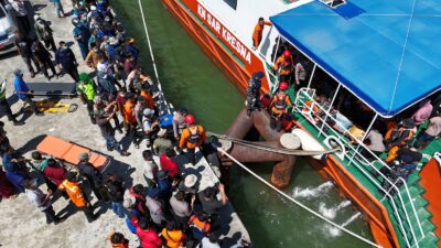 Kapal Pengungsi Rohingya Tenggelam di Perairan Meulaboh, Tim Basarnas Evakuasi Korban Selamat