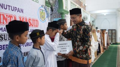 Ketua DPRK Tutup Kegiatan Anak Mulia Subuh Berjamaah 40 hari di Masjid