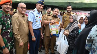 Pemkab Aceh Besar dan Lanud Sultan Iskandar Muda Gelar Bazar Pangan Murah di Blang Bintang