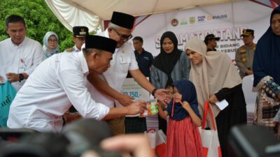 Pj Gubernur Aceh Dampingi Menko PMK Kunjungi Warga Penerima Bantuan Pemerintah