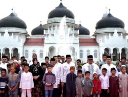 Pj Gubernur Santuni 406 Anak Yatim di Aceh Ramadhan Festival