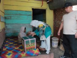 Jelang Idul Fitri, Pj Bupati Aceh Besar Salurkan Bansos untuk Lansia, Anak Yatim, dan Fakir Miskin