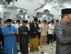 Pj Gubernur Aceh dan Forkopimda Shalat Ied Bersama Ribuan Jamaah di Masjid Raya Baiturrahman