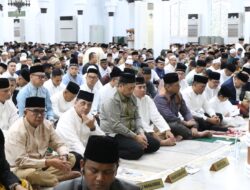 Kapolda Aceh Bersama Pejabat Forkopimda Aceh Shalat Ied di Masjid Raya Baiturrahman