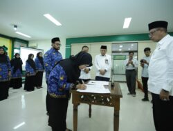 Serahkan SK PPPK, Karo AUPK UIN Ar-Raniry Ingatkan Lima Nilai Budaya Kerja