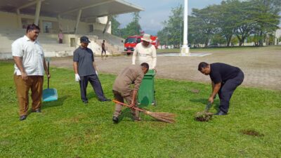 Jelang Peringatan HUT Ke-40, ASN Gotong Royong Bersihkan Kota Jantho