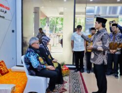Rektor UIN Ar-Raniry Peusijuek Pj Gubernur Aceh