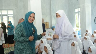 Pj Ketua PKK Aceh Ajak Santri Konsumsi Makanan Sehat Bergizi