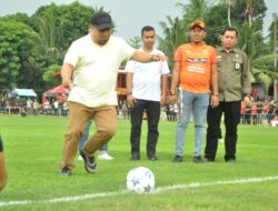 Tendang Bola Perdana, Pj Bupati Aceh Besar Buka Turnamen Sepak Bola PS AMLA CUP 2024