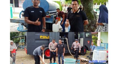 Sat Brimob Polda Aceh dan Perumdam Tirta Daroy Bantu Air Bersih untuk Warga Lhoknga