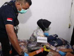 Rekonstruksi Kasus Anak Bunuh Ibu Kandung di Kajhu, Tersangka Diperankan oleh Polwan