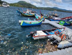 DLHK Sabang Lakukan Aksi Bersih Sampah Kiriman di Teluk