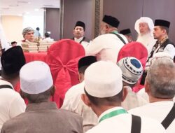 Jemaah Haji Aceh Kloter 1 Terima Dana Wakaf Baitul Asyi