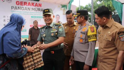 Kasdim 0101/KBA Tinjau Gerakan Pangan Murah di Halaman Kantor DP2KP Kota Banda Aceh