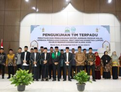 Pj Gubernur Aceh Kukuhkan Tim Pengawas Sistem Jaminan Produk Halal MPU