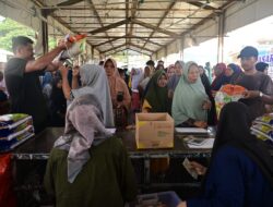 Jelang Idul Adha, Warga Krueng Raya Antusias Berbelanja di Pasar Khusus