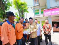 Pj Wali Kota Banda Aceh Serahkan Zakat dari Baitul Mal untuk 603 Petugas Kebersihan