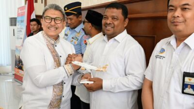 Hadiri Penerbangan Perdana Pesawat Super Air Jet, Sekda Sulaimi Ucapkan Selamat