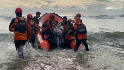 Warga Lamjabat Hilang Terseret Arus Pantai Lhoknga
