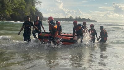 Laka Laut di Pantai Lhoknga, Satu Ditemukan Meninggal, Satu Hilang Terseret Arus