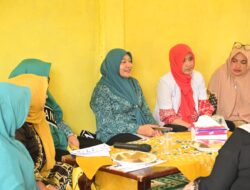 Pj Ketua Pembina Posyandu Aceh Besar Tinjau Timbang Serentak di Luthu Lamweu Sibreh