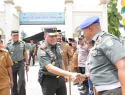 Dandim 0101/KBA Dampingi Pangdam IM Hadiri Ground Breaking dan Serahkan Dana Rehab Masjid Baiturrahim