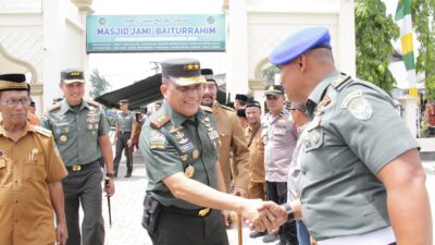 Dandim 0101/KBA Dampingi Pangdam IM Hadiri Ground Breaking dan Serahkan Dana Rehab Masjid Baiturrahim