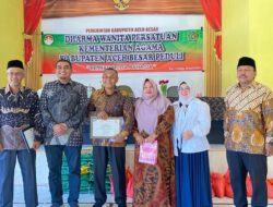 Jelang Purna Tugas, Camat Lhoong Terima Penghargaan dari Kemenag Aceh Besar