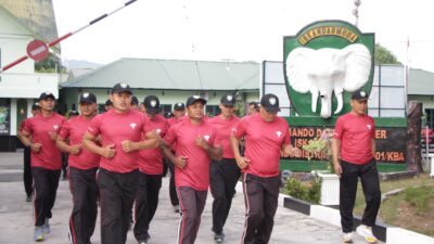 Tingkatkan Kemampuan, Personil Kodim 0101/KBA Lari Jalanan dan Latihan Beladiri Taktis