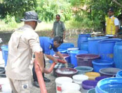 Siaga Darurat Kekeringan, 14 Mobil Tangki Salurkan Air Bersih untuk Warga Lhoknga