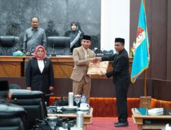 Pemkab Nagan Raya Sampaikan Dua Raqan Kepada DPRK