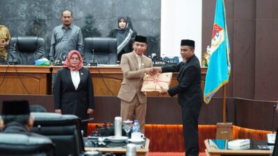 Pemkab Nagan Raya Sampaikan Dua Raqan Kepada DPRK