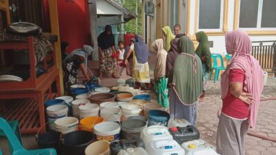 Pemkab Aceh Besar Salurkan Air Bersih di Lhoknga Capai 87 Ton