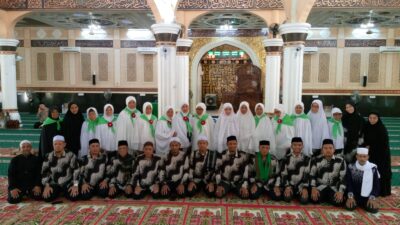 Kepulangan 32 Jemaah Haji Sabang Disambut dengan Peusijuk di Masjid Agung Babussalam