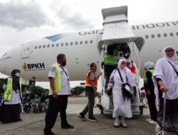 Jemaah Kloter 2 Aceh Tiba di Tanah Air, Empat Jemaah Masih Dirawat di Tanah Suci