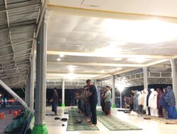 Kodam IM Shalat Berjamaah dan Baca Surah Yasin Bersama Pedagang dan Pengunjung Blang Padang