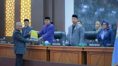 Sekda Nagan Raya Hadiri Rapat Paripurna ke-4 Masa Persidangan II DPRK