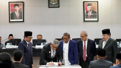 Pj Gubernur Aceh Serahkan Rancangan KUA PPAS 2025 ke DPRA