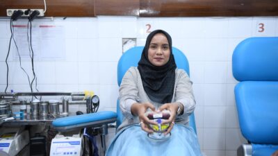 Peduli Penderita Thalasemia, Pj Ketua PKK Aceh Donor Darah dan Berbagi Santunan