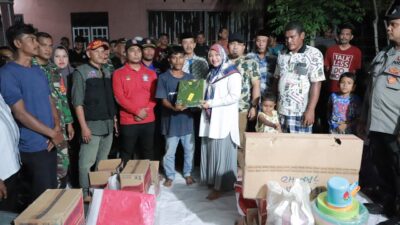 Pj Bupati Iswanto Antar Bantuan Masa Panik Korban Kebakaran di Seumet Montasik
