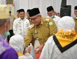Pj Gubernur Bustami Sambut Kepulangan Kloter Terakhir Jamaah Haji Aceh