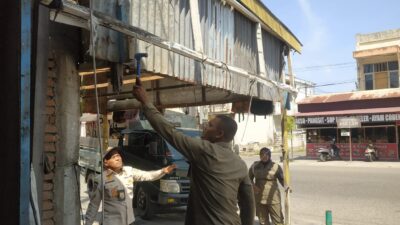 Satpol PP dan WH Aceh Besar Tertibkan Pasar dan Bangunan Liar di Keutapang Dua