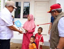 Pj Gubernur Bustami Serahkan Rumah Bantuan Islamic Relief untuk Janda Anak Dua di Aceh Utara