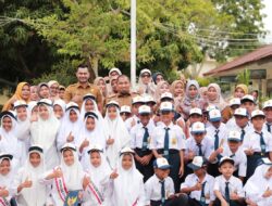 Pj Bupati Muhammad Iswanto Jadi Pembina Upacara Sambil Bernostalgia di SMPN 2 Ingin Jaya